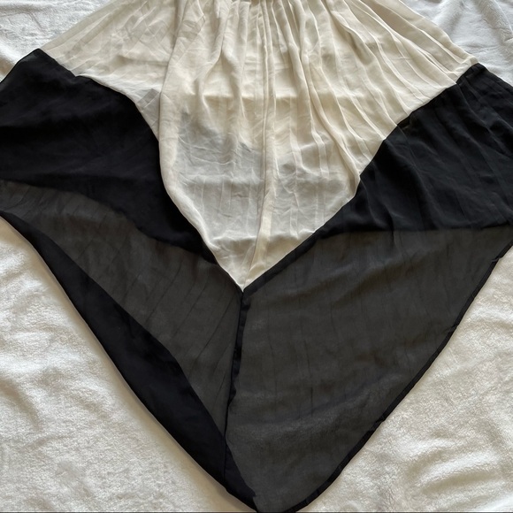 Express Size 2 black and white - Picture 3 of 11